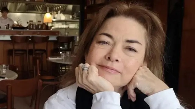 A mulher que perdeu 30 cm de altura após diagnóstico de doença rara