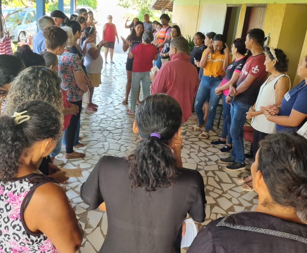 Dança, musica e brincadeiras em grupo
