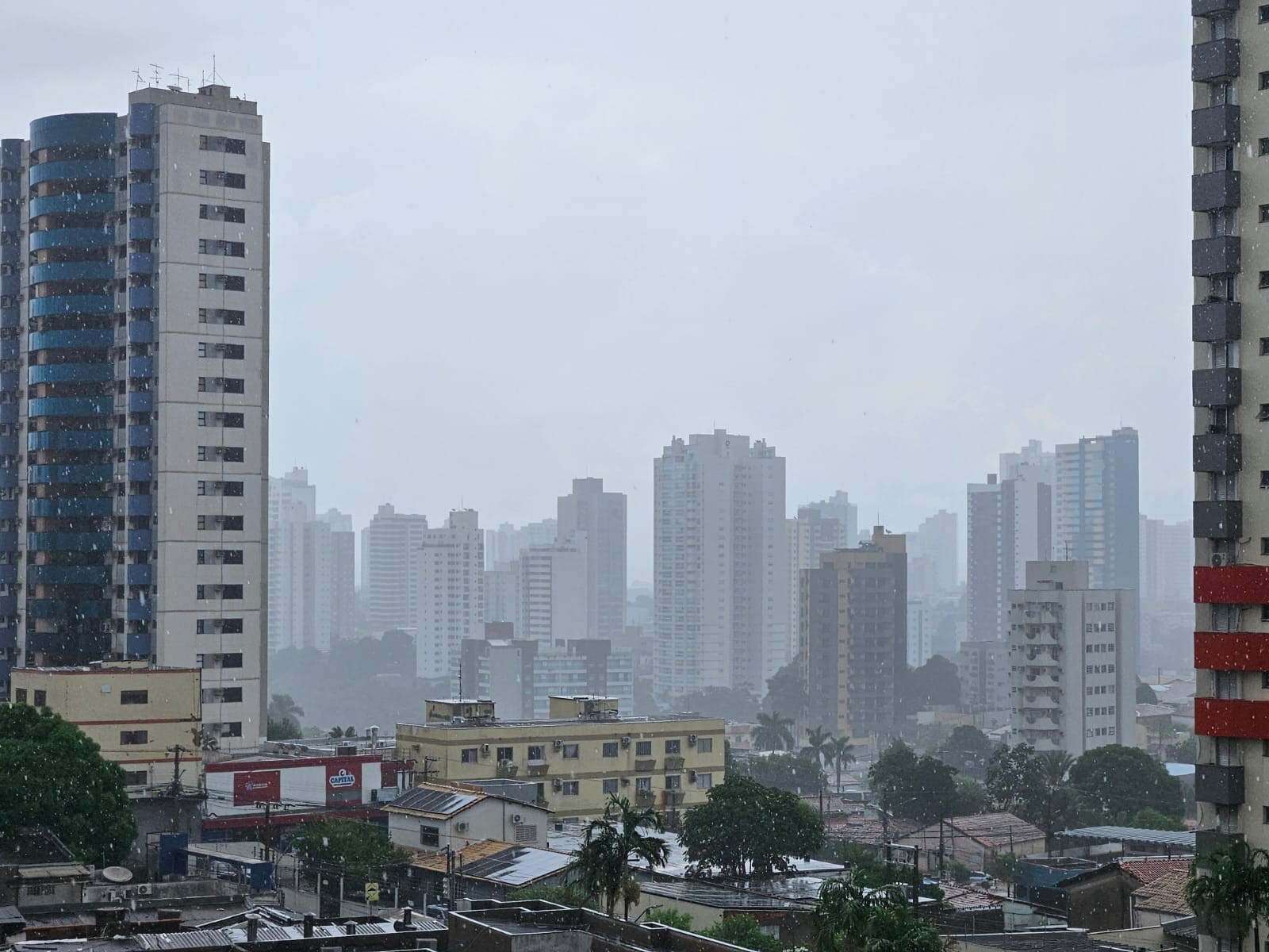 MT entra em alerta laranja para tempestades até o final de fevereiro; entenda como se proteger