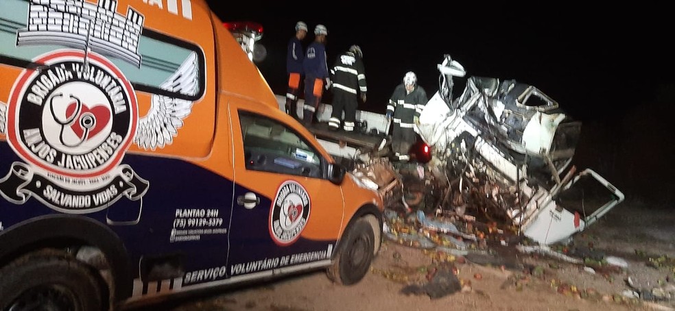 Acidente com mortes na Bahia — Foto: Brigada Anjos Jacuipenses