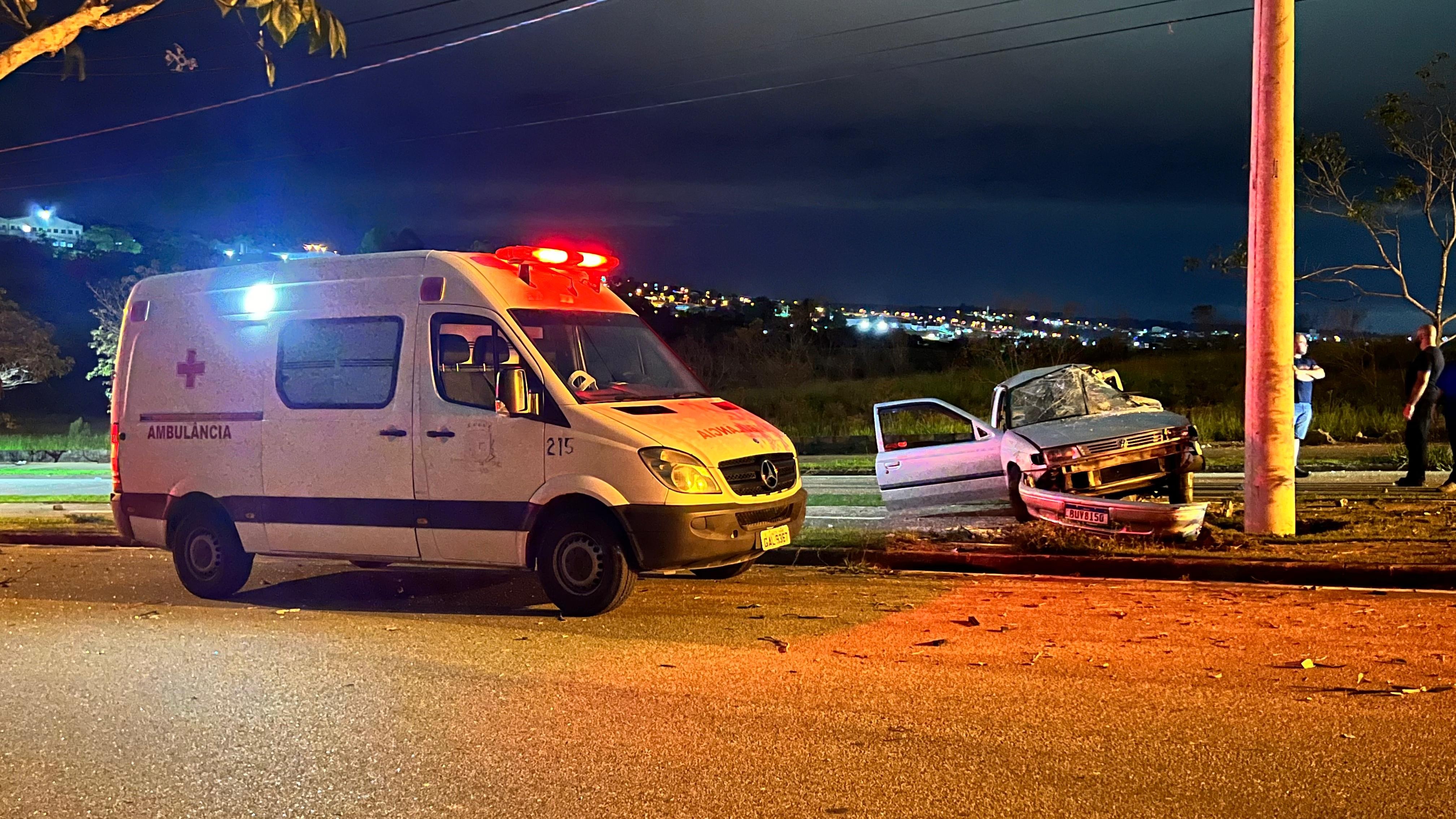 Motorista morre após bater carro contra poste em Salto de Pirapora