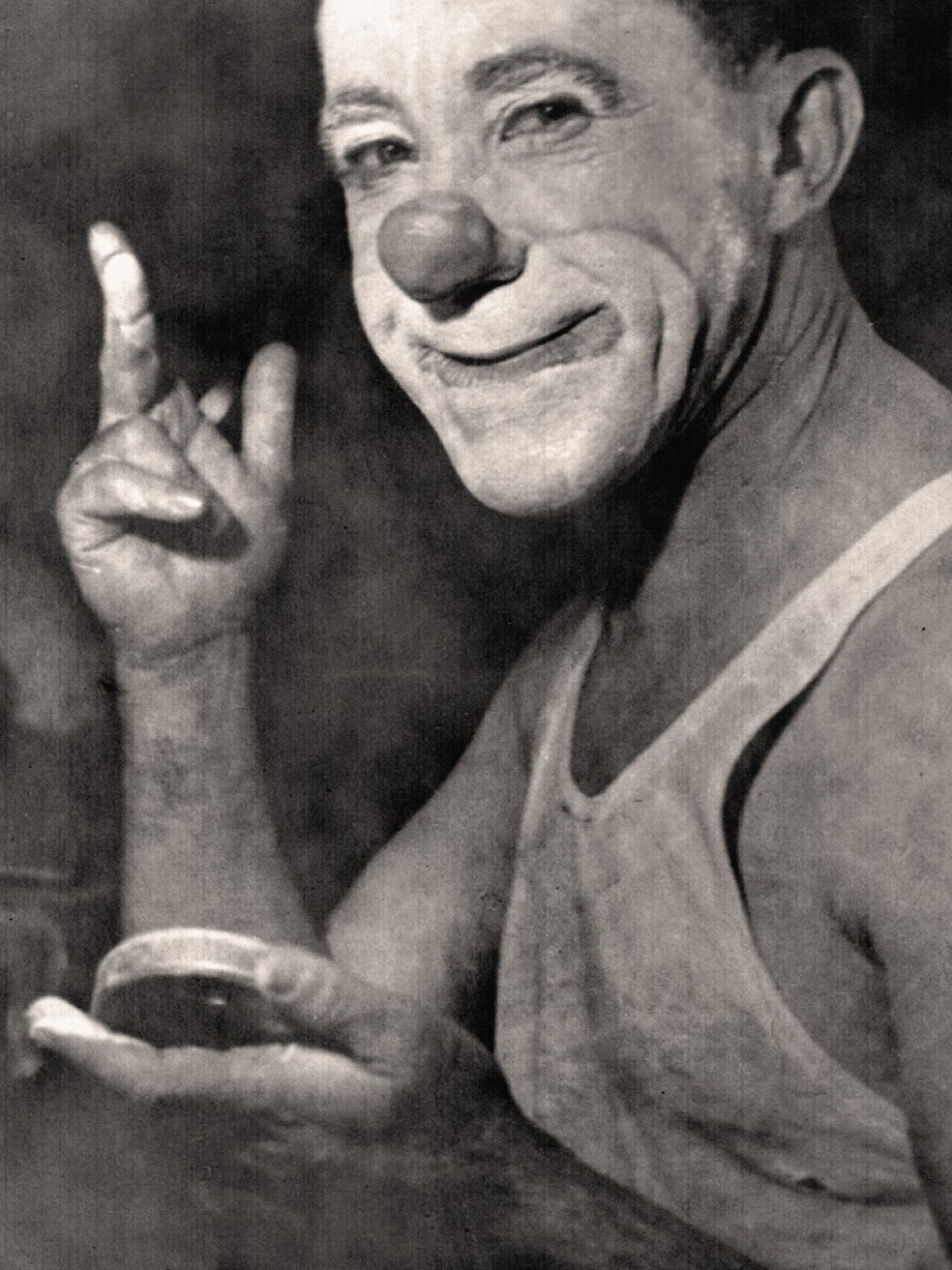 Palhaço Piolin se prepara para apresentação — Foto: Coleção Família Pinto/Acervo do Centro de Memória do Circo