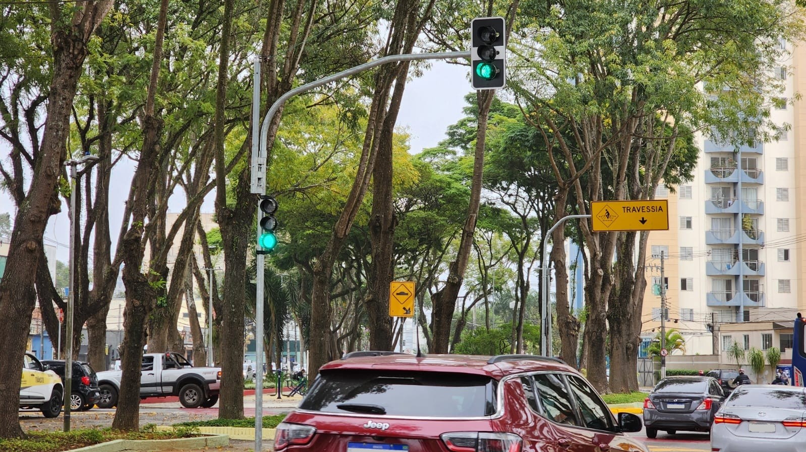 Novo semáforo causa congestionamento em Mogi das Cruzes