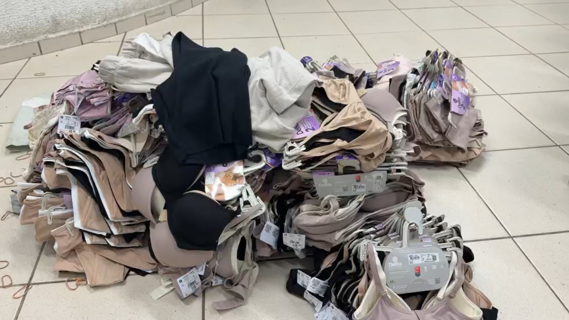 Trio é preso em Indaiatuba suspeito de furtar R$ 30 mil em produtos de shoppings para vender no Brás