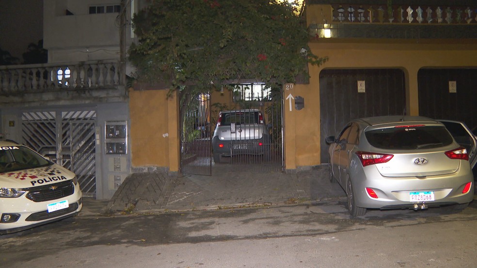 Pai e filha são encontrados esfaqueados dentro de casa em SP — Foto: TV Globo