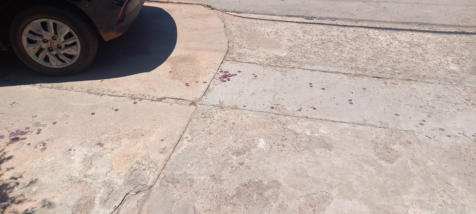 Briga entre vizinhos termina com duas pessoas esfaqueadas no DF
