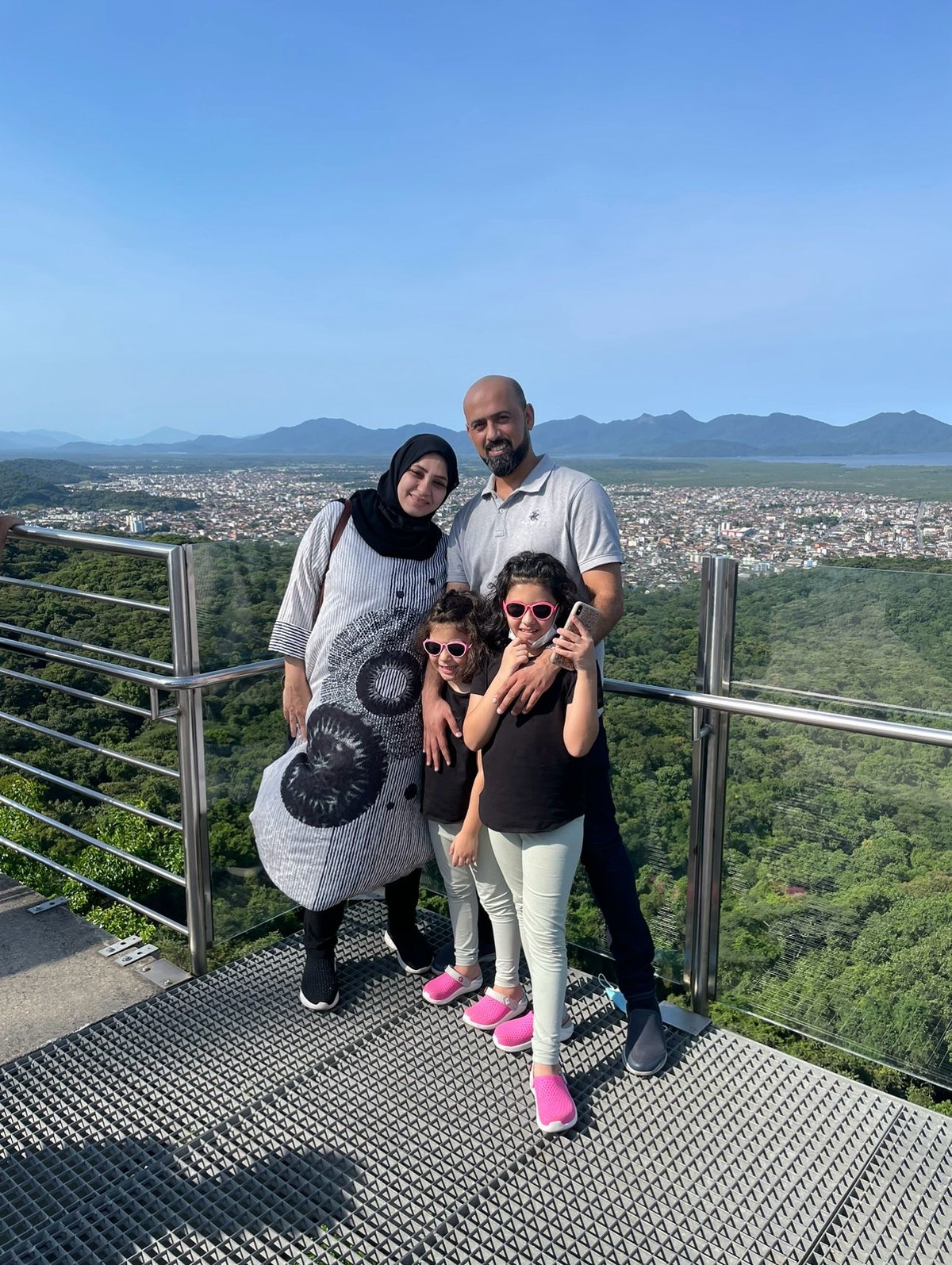 Família de brasileiros que não estão na lista tenta sair de Gaza