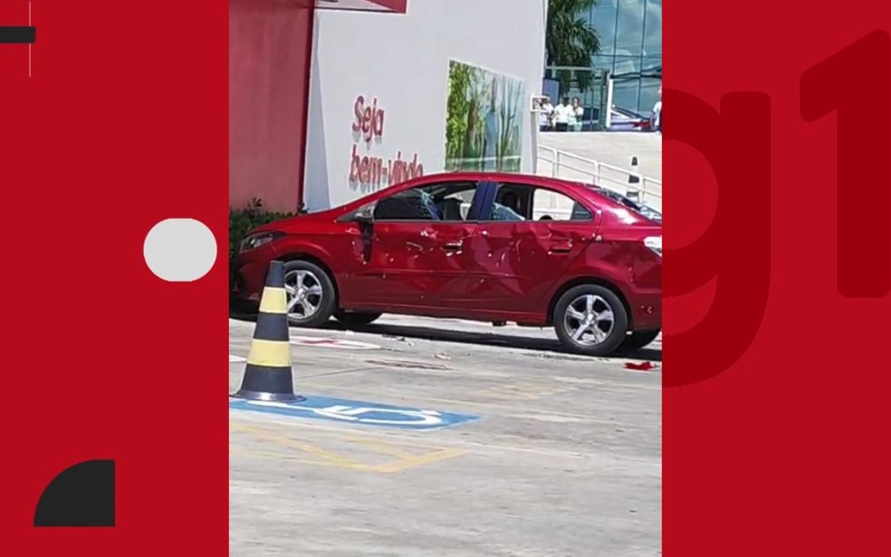 Carro ficou destruído após ação — Foto: Redes sociais