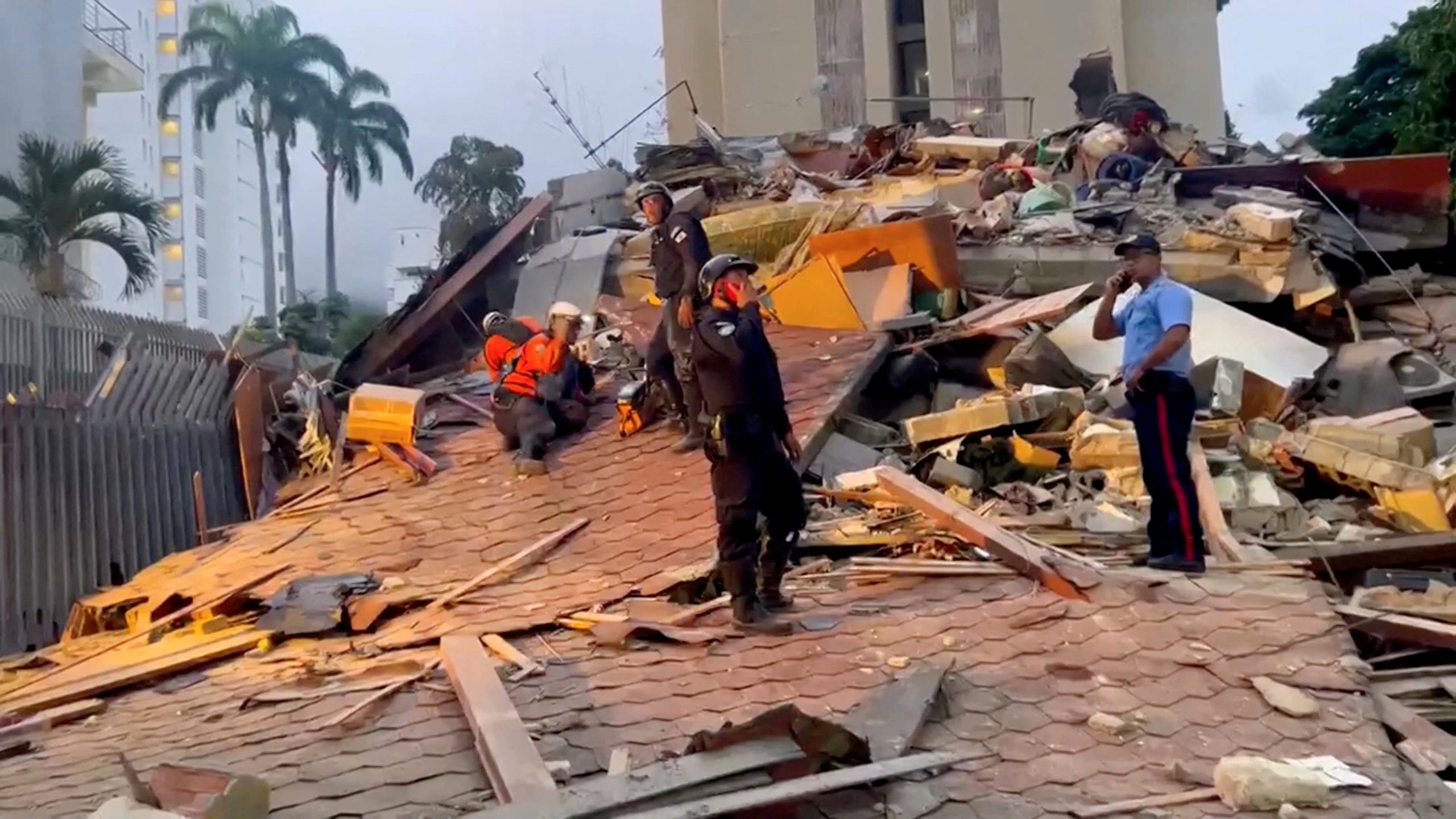 'Ruas se moviam iguais às ondas do mar': Venezuelana relata angústia até conseguir contato com família após terremoto