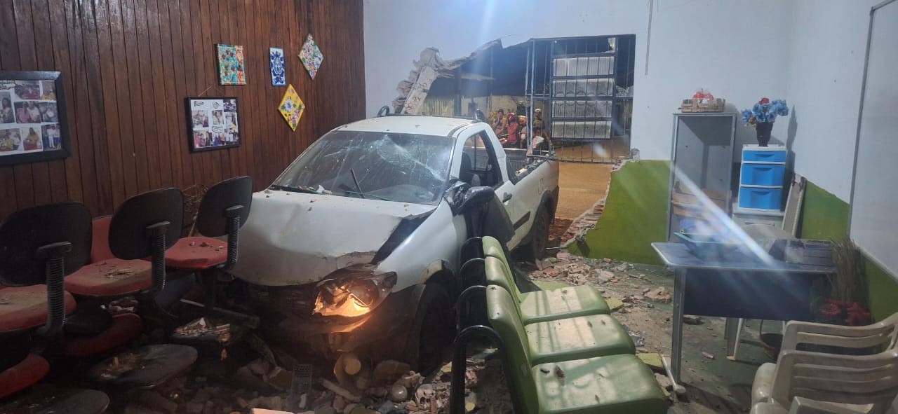 Motorista embriagada invade associação de idosos  e é presa em Porto Velho