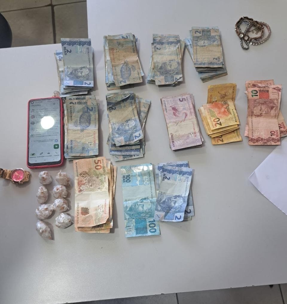 Mão suspeita de usar as filhas pequenas para disfarçar venda de drogas é presa no Centro de Teresina