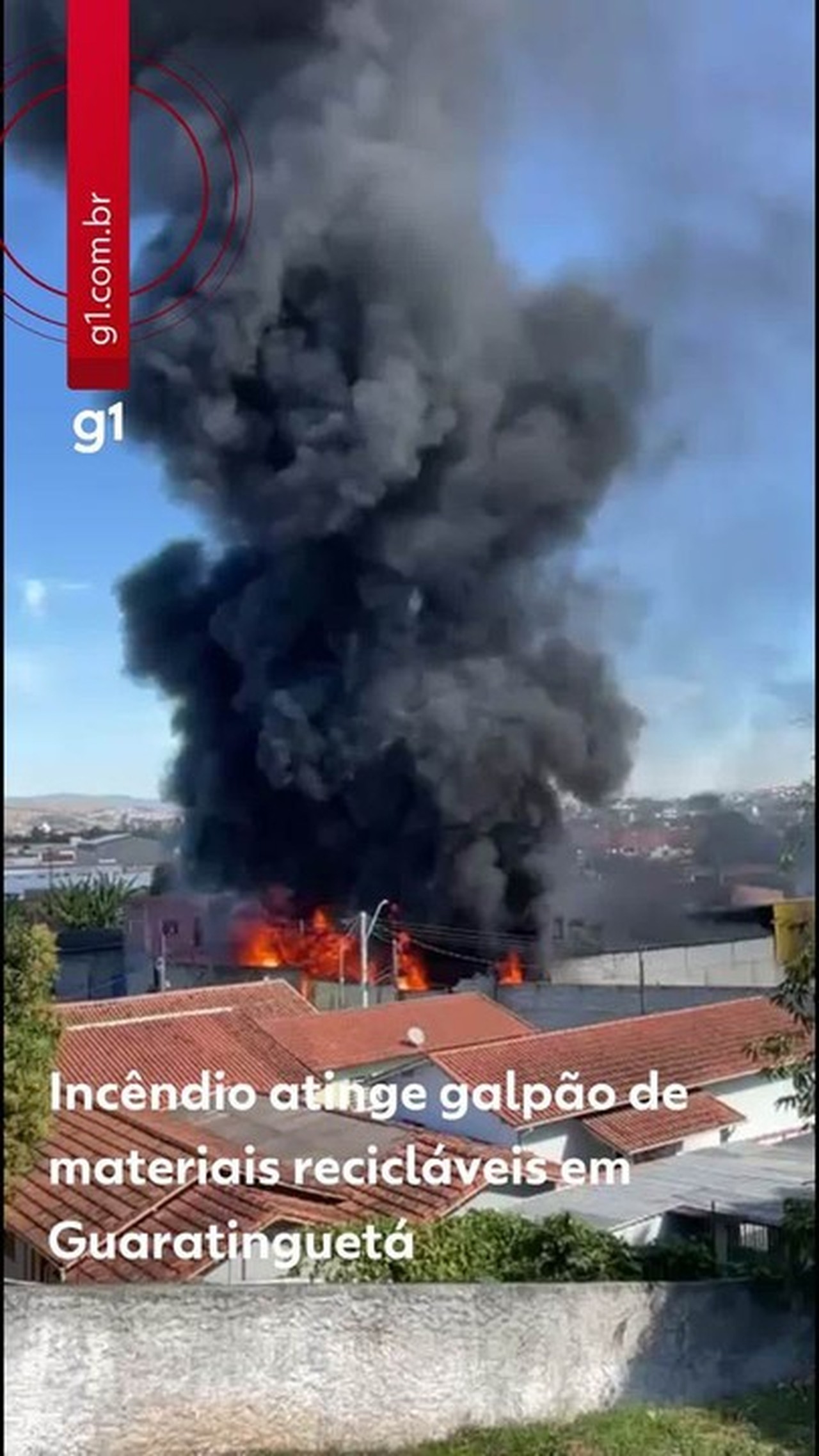 Incêndio atinge galpão de materiais recicláveis em Guaratinguetá