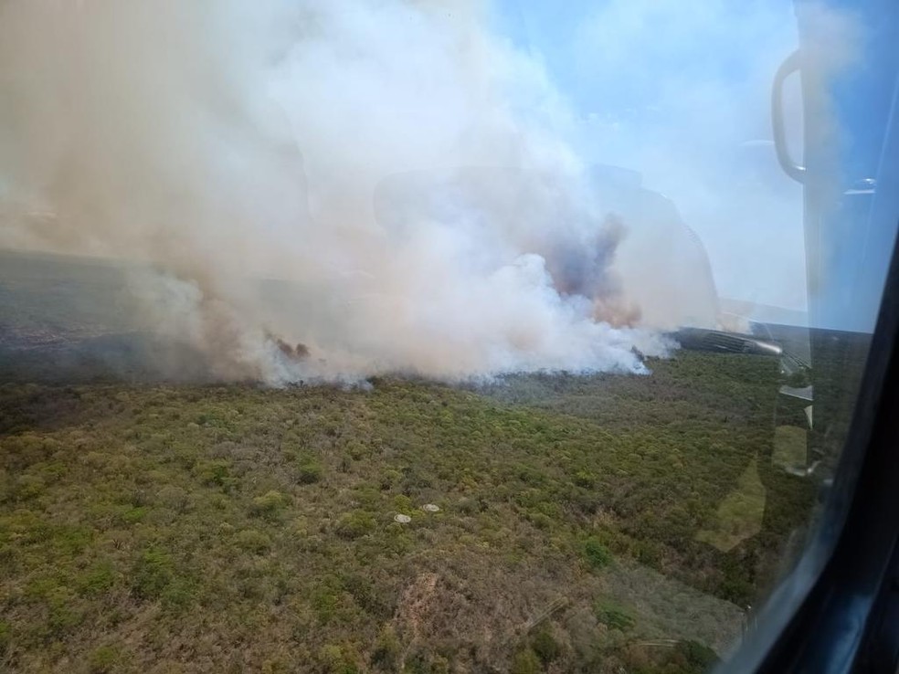 Incêndio florestal na Bahia avança sobre território do Piauí e atinge o Parque Serra das Confusões — Foto: Polícia Militar do Piauí