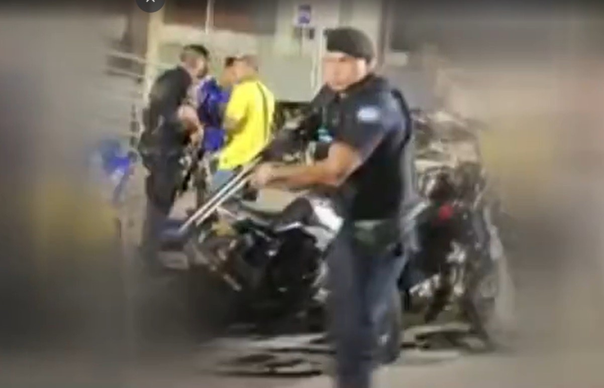 Vídeo mostra agressão de guarda de Limeira a torcedores durante comemoração por jogo do Brasil 