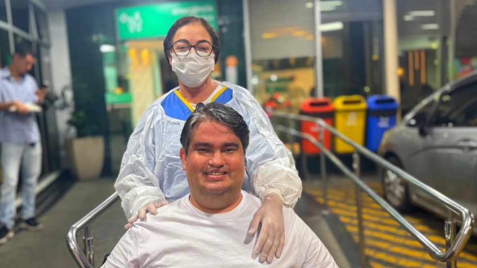 Eduardo Passamai teve alta no final de julho após passar três meses internado na UTI em hospital de Vitória, Espírito Santo — Foto: Reprodução/TV Gazeta