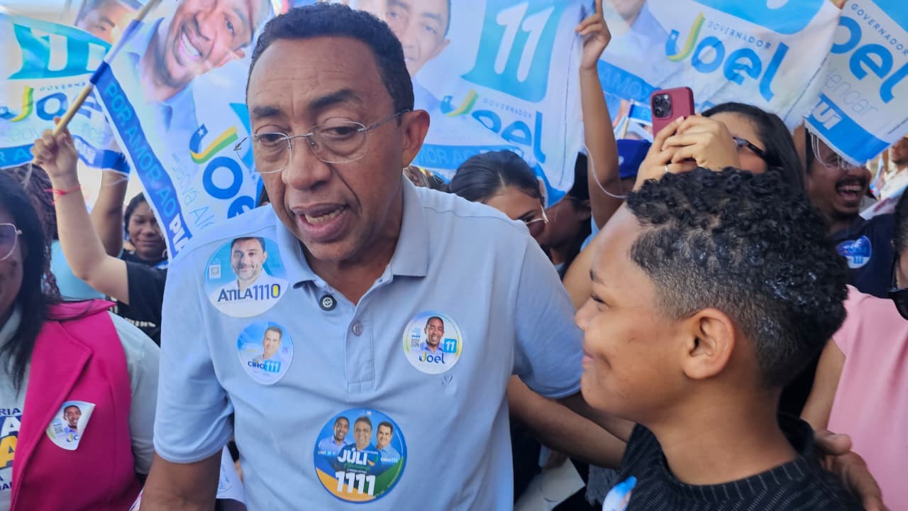 Joel Rodrigues faz caminhada na Zona Leste de Teresina e promete contratar 5 mil policiais militares