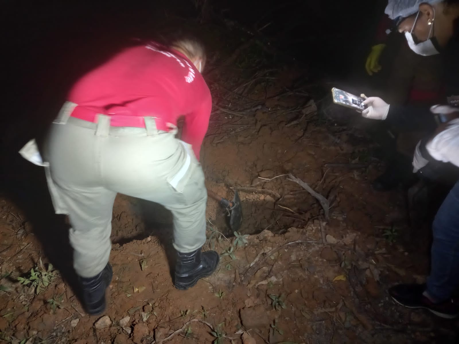 Moradores confundem animal em decomposição com corpo humano em manilha e acionam PM em Teresina