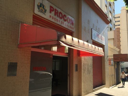 Procon multa banco em R$ 30 mil após descumprir prazo para atendimento ao consumidor em Poços de Caldas, MG