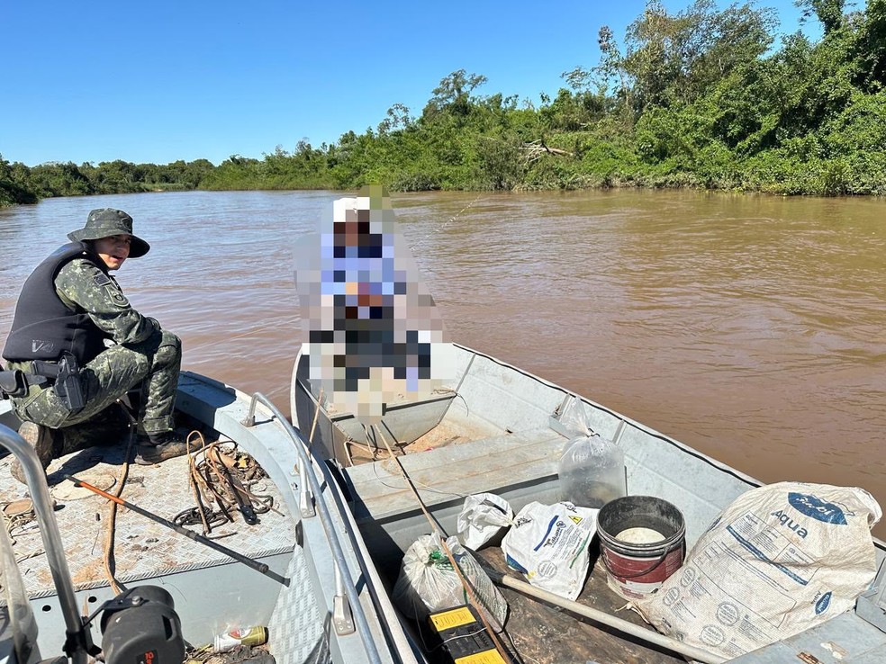 Polícia apreende itens de pesca proibidos e adverte pescadores durante pré-piracema na região de Presidente Prudente (SP) — Foto: Reprodução/Polícia Ambiental
