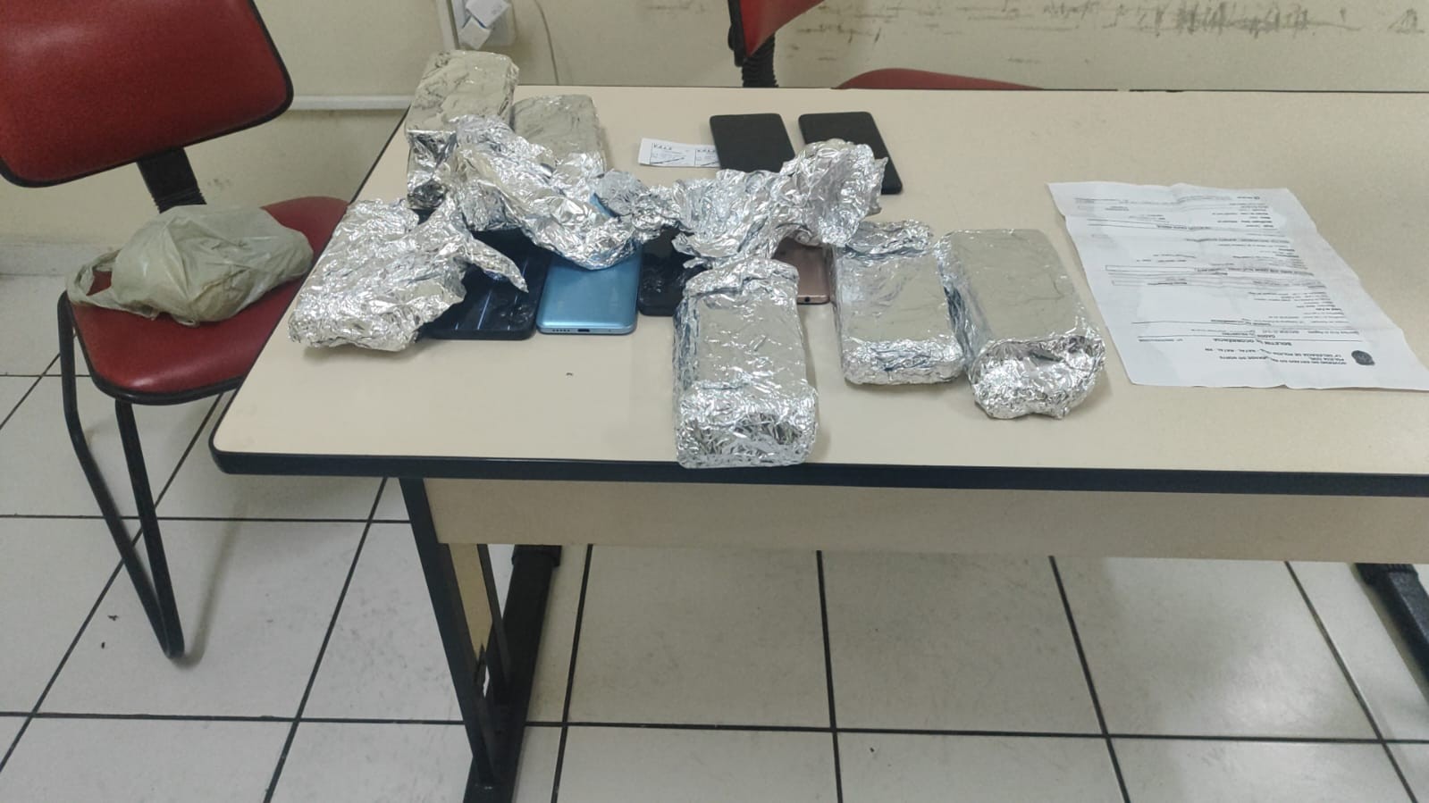 Mulher é detida com 43 celulares furtados em prévia de carnaval em Natal