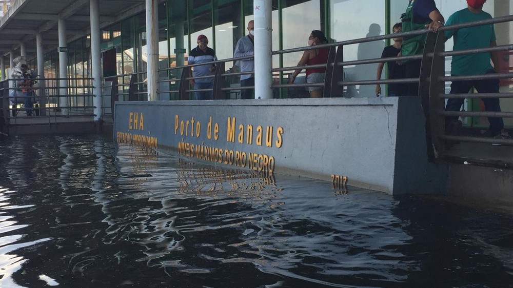 Antes e depois: fotos mostram cenários da maior seca de Manaus em 121 ...
