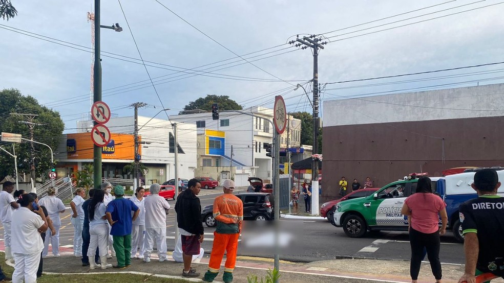 Mulher morre atropelada no Boulevard, em Manaus  &mdash; Foto: Juc&eacute;lio Paiva/Rede Amaz&ocirc;nica