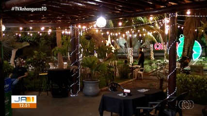 Praça de Paraíso encanta moradores com decoração de Natal