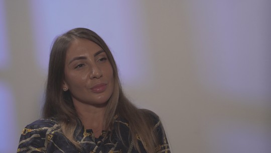 'Começou tirando a blusa, depois o sutiã, e foi evoluindo', diz brasileira que relata ter sido abusada por Jeffrey Epstein aos 14 anos - Em entrevista à Globo, Marina Lacerda descreveu encontro com bilionário acusado de tráfico sexual. Amigo de poderosos, americano foi encontrado morto na prisão em 2019.
