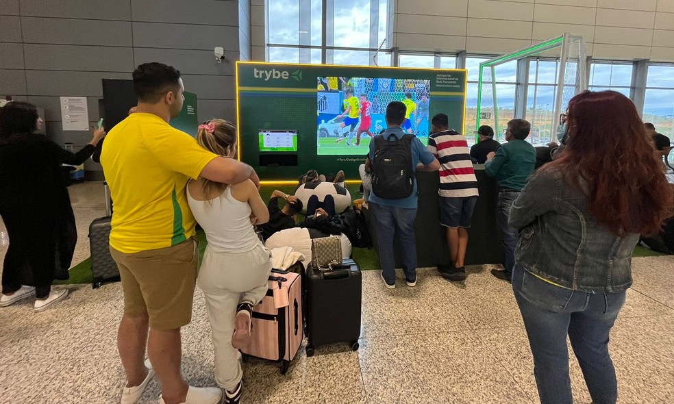 Cadê as amarelinhas? Camisas da seleção brasileira esgotam em lojas de Belo  Horizonte, Copa do Catar