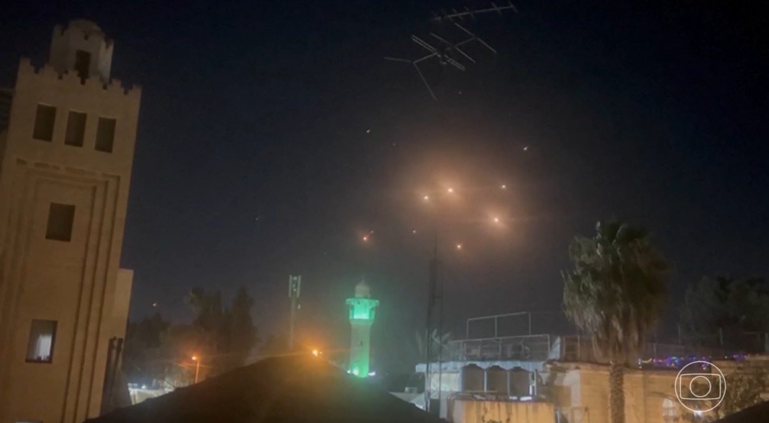 Israel e Irã trocam bombardeios pelo 3º dia e Netanyahu fala em ataques ainda maiores