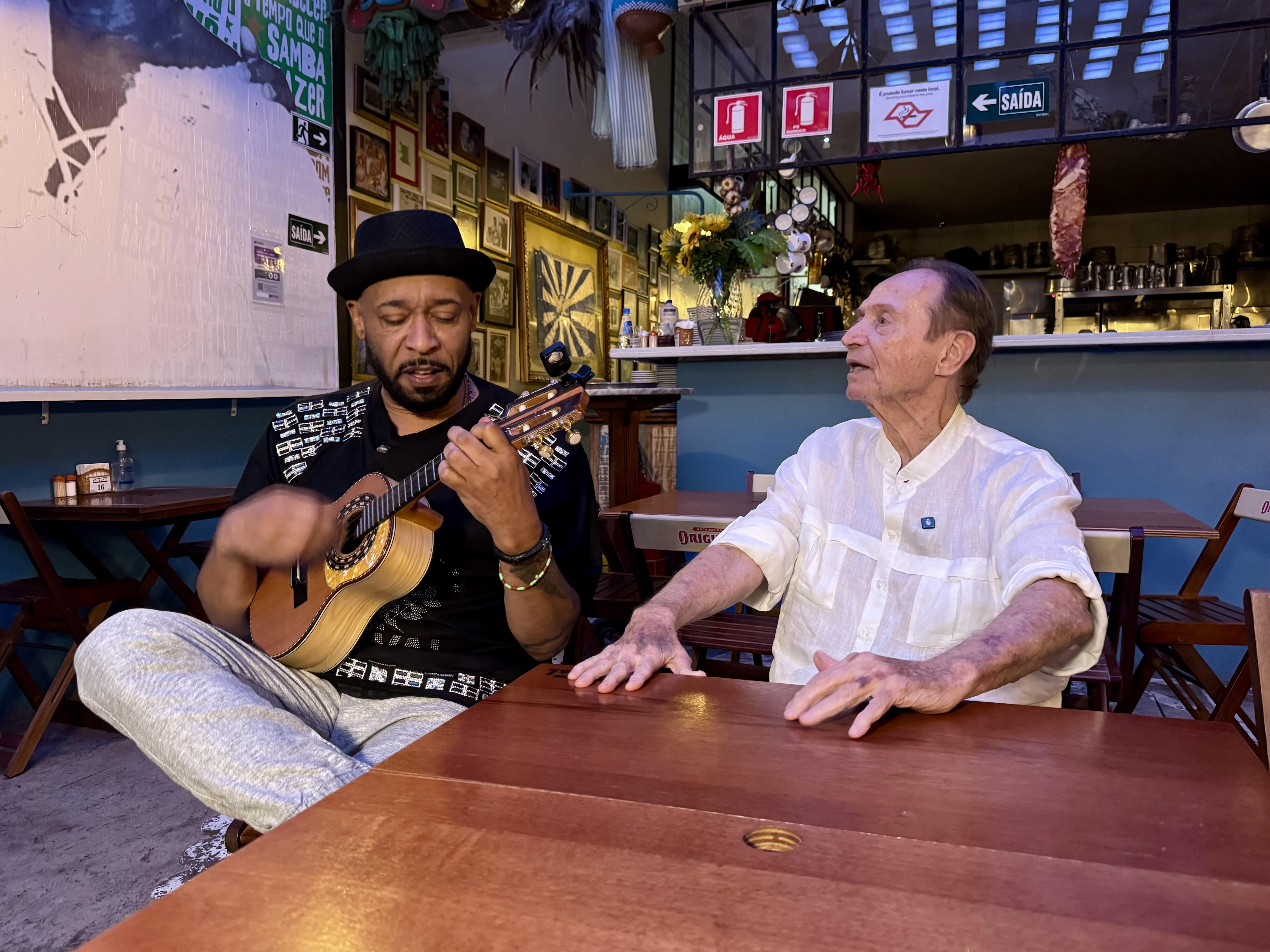 Compositores contam como nascem sambas-enredo campeões