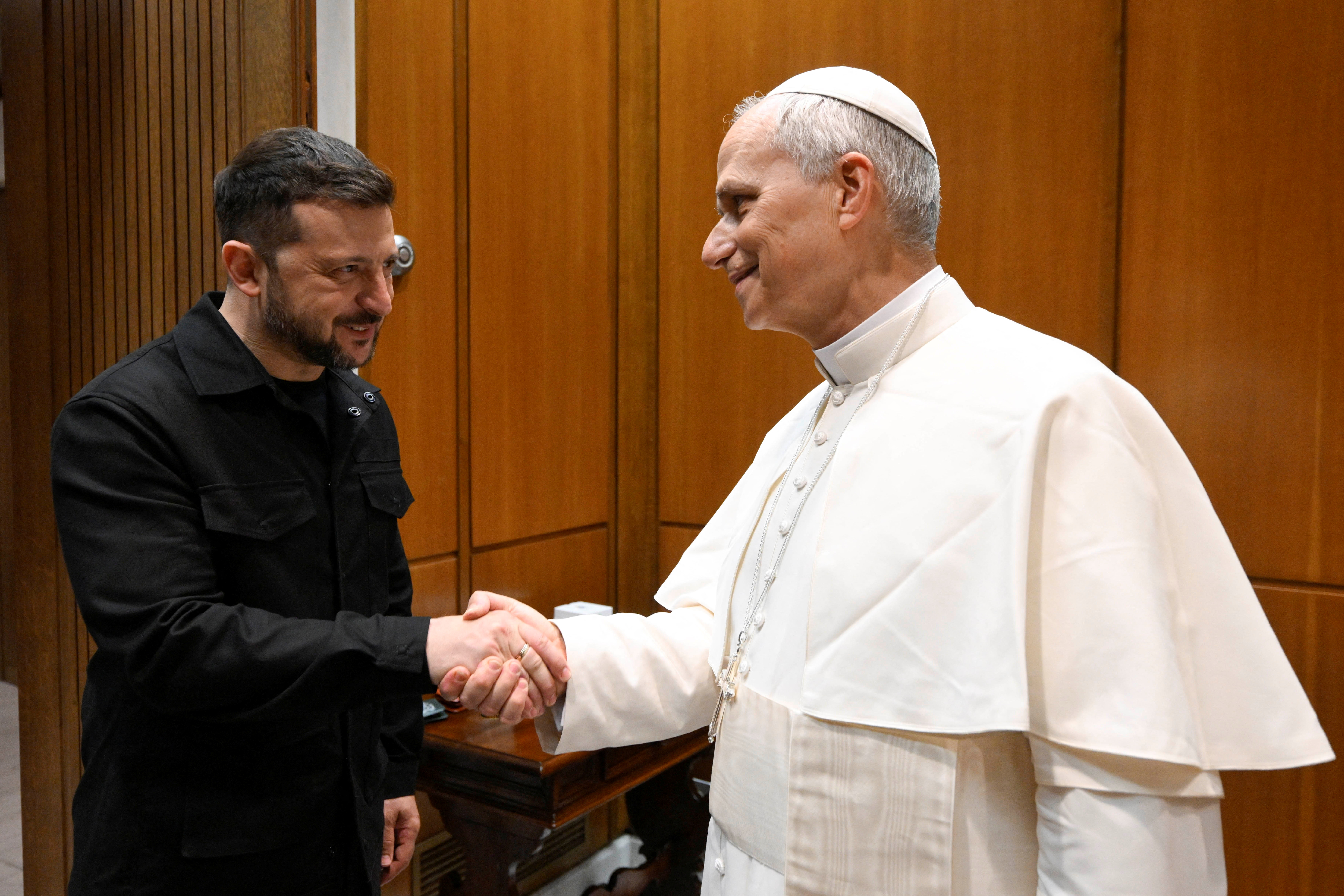 Zelensky agradece Papa Leão XIV por apelo de 'paz justa e duradoura'