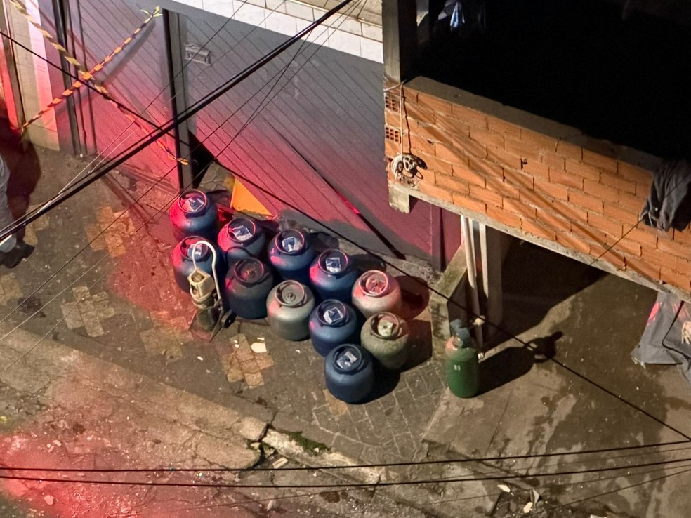 Imóveis da região do Jaguaré, na Zona Oeste de SP, em que uma explosão deixou ao menos 35 casas destruídas — Foto: Abraão Cruz/TV Globo