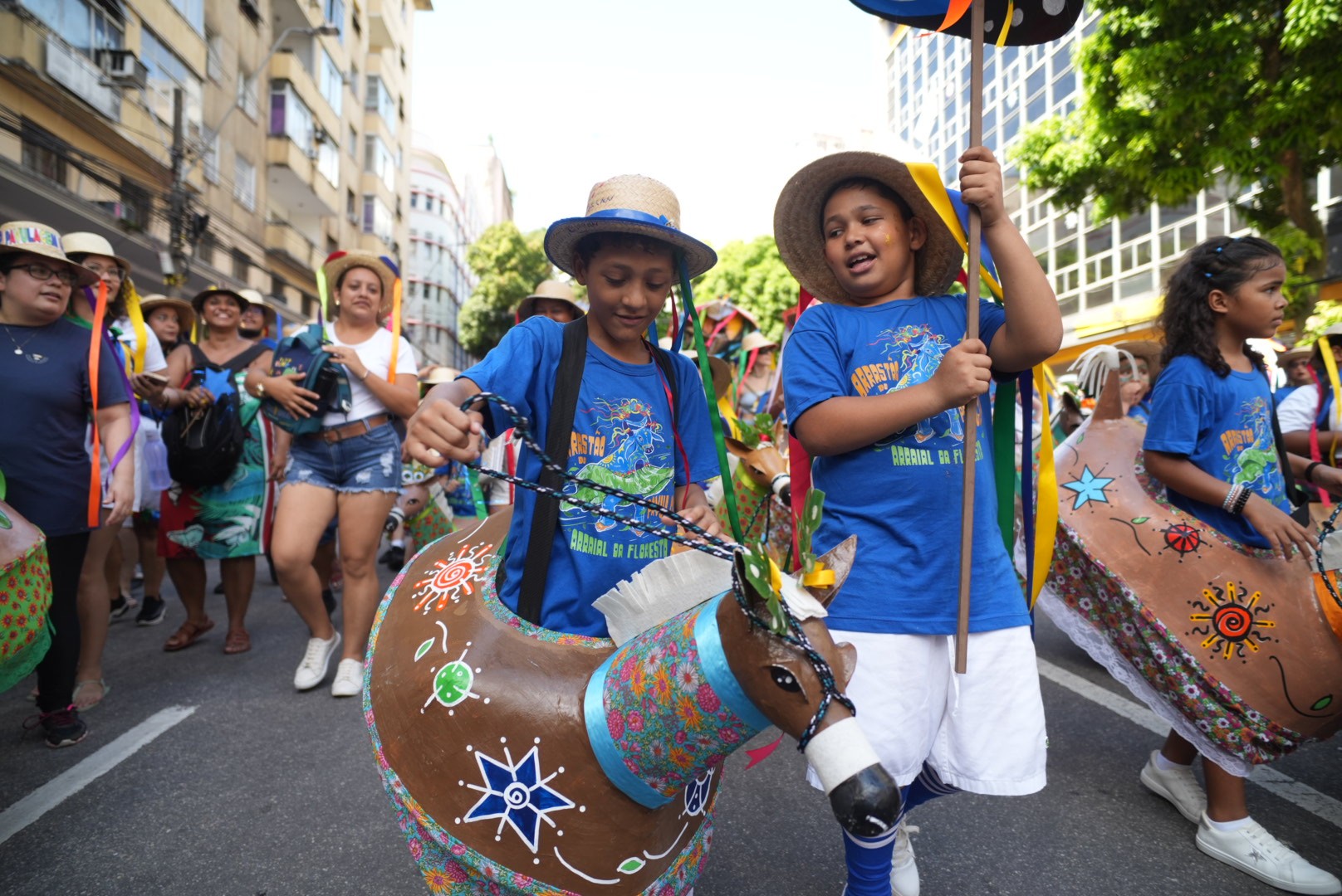Arrastão do Pavulagem é herança de gerações e reúne todas as idades em Belém; último cortejo da temporada é neste domingo, 6