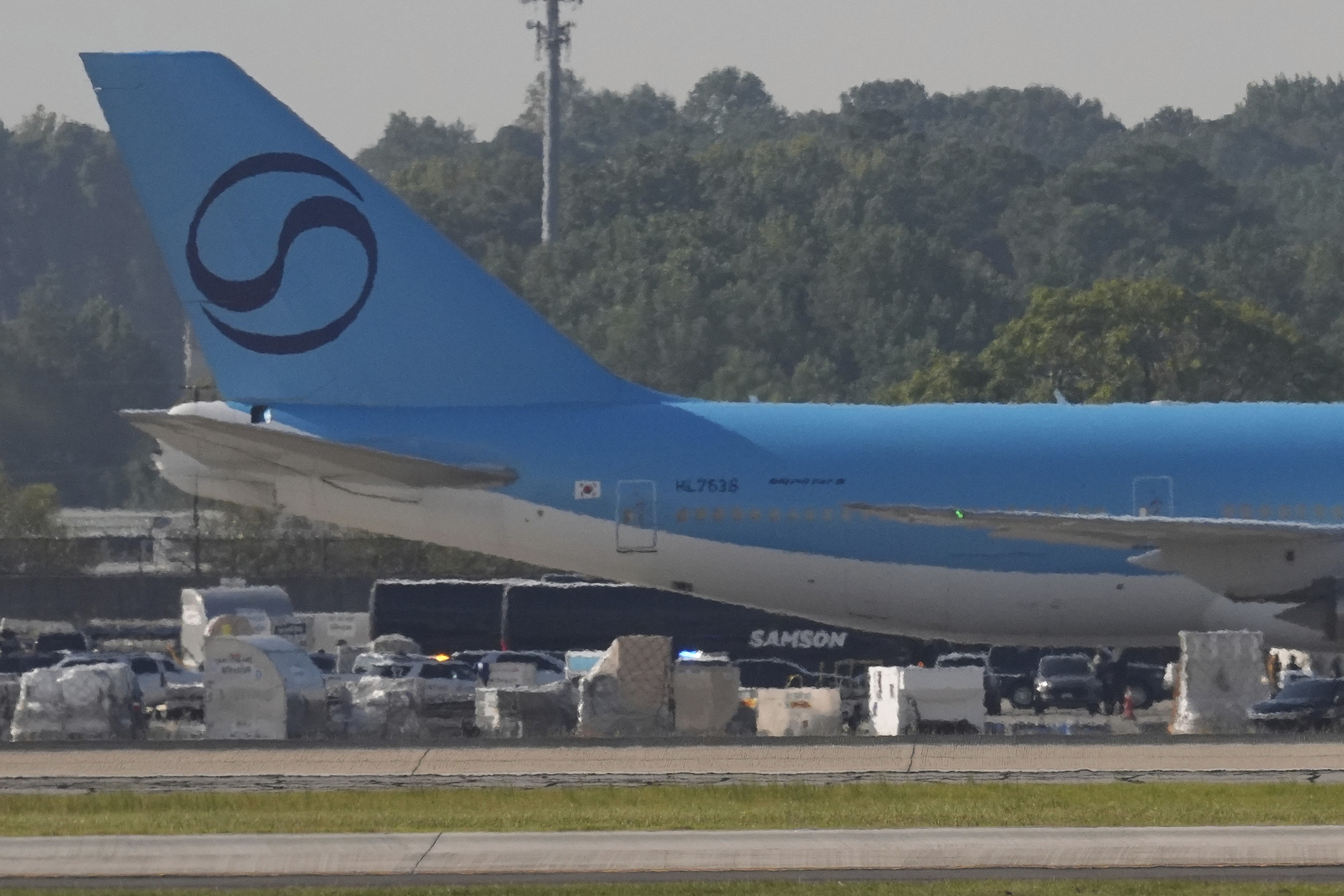 Avião com imigrantes sul-coreanos que foram detidos nos EUA chega à Coreia do Sul  