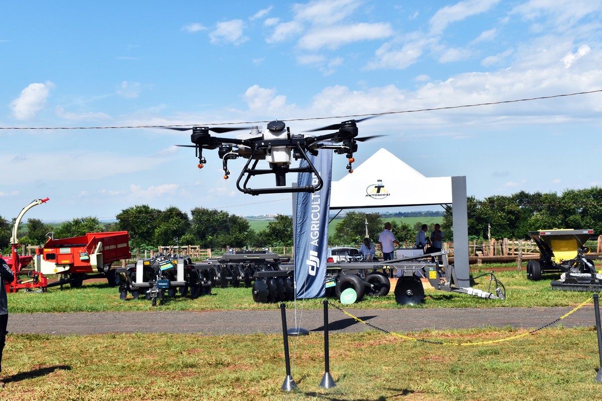 Aplicativos blockchain nuvem GPS drones e realidade virtual