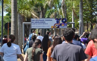 UFU suspende cronograma do vestibular devido à greve dos técnicos-administrativos