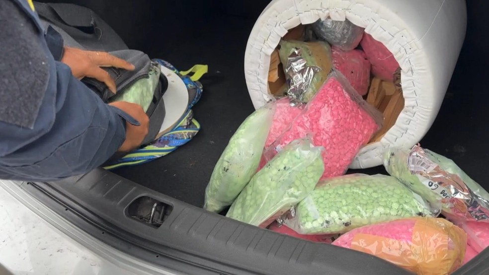 Cerca de 95,5 mil comprimidos de ecstasy foram apreendidos pela PRF. — Foto: Marcos Landim/RPC