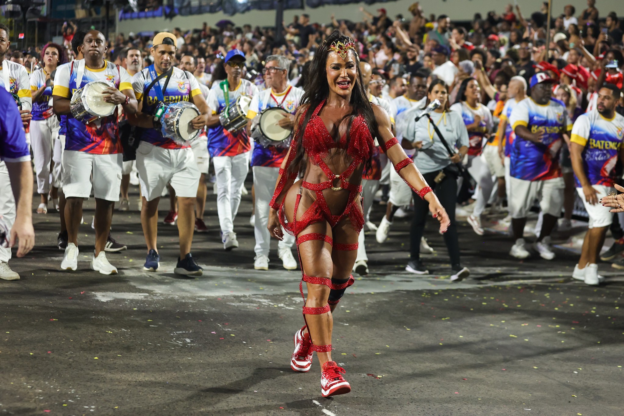 Iza, Gracyanne, Evelyn e mais: veja fotos das musas em ensaios técnicos e de rua no Rio no fim de semana