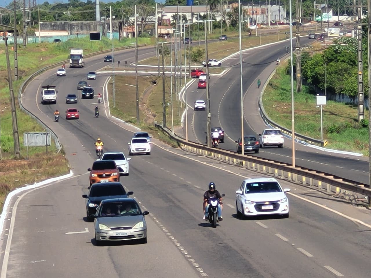 Ciclista morre em acidente com caminhonete na BR-210 em Macapá