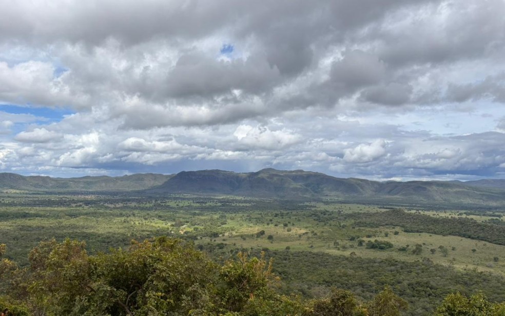Vista da Chapada dos Veadeiros a partir da estrada rual de Cavalcante, área onde a beleza natural contrasta com a disputa territorial entre Goiás e Tocantins — Foto: Bárbara França/g1 Goiás