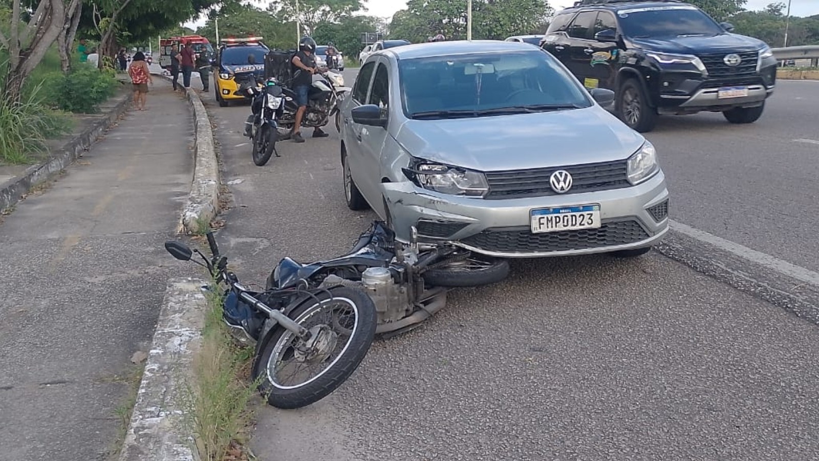 Passageira de moto de app morre em colisão com carro em Fortaleza