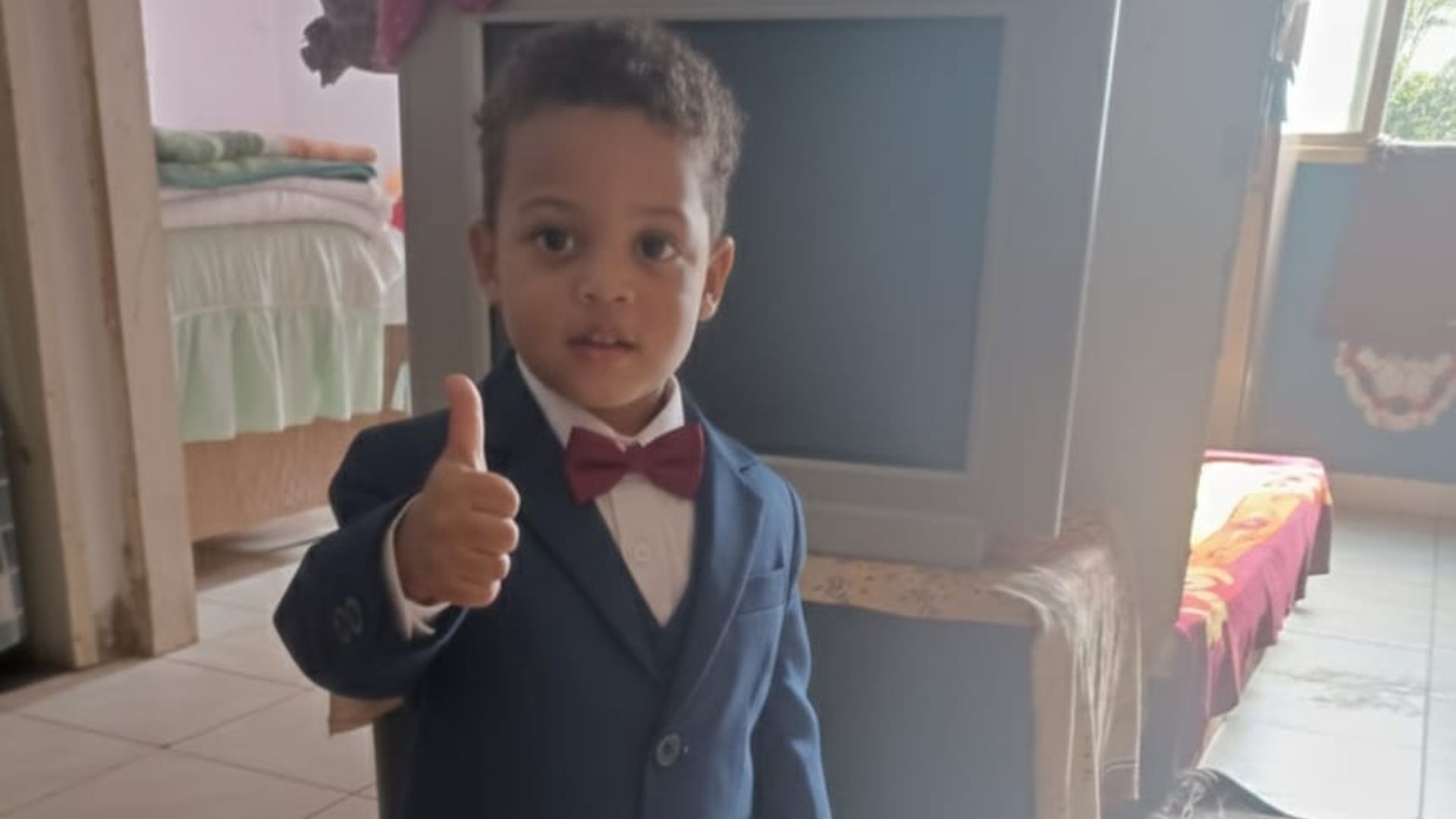 Menino de 3 anos morre carbonizado após incêndio destruir casa em Colatina