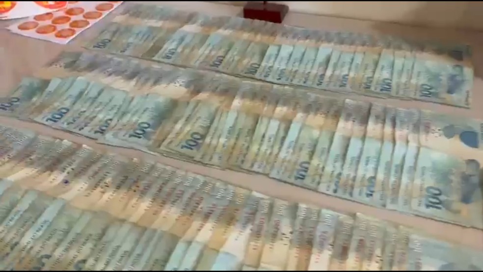 Dois homens foram presos suspeitos de envolvimento com práticas de corrupção eleitoral e compra de votos em São Benedito (CE). — Foto: Reprodução
