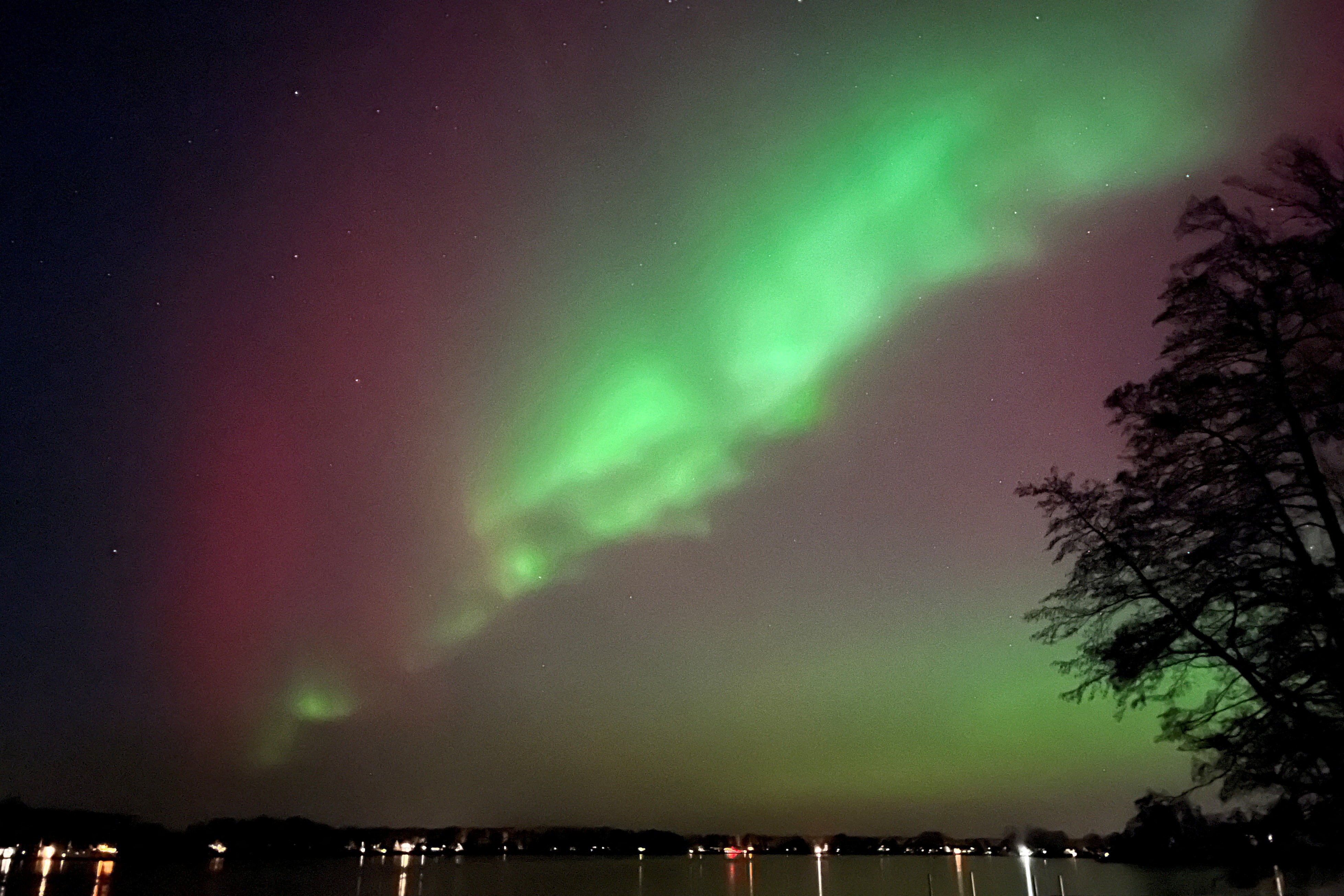 
Aurora boreal de rara intensidade é avistada na Europa e nos EUA