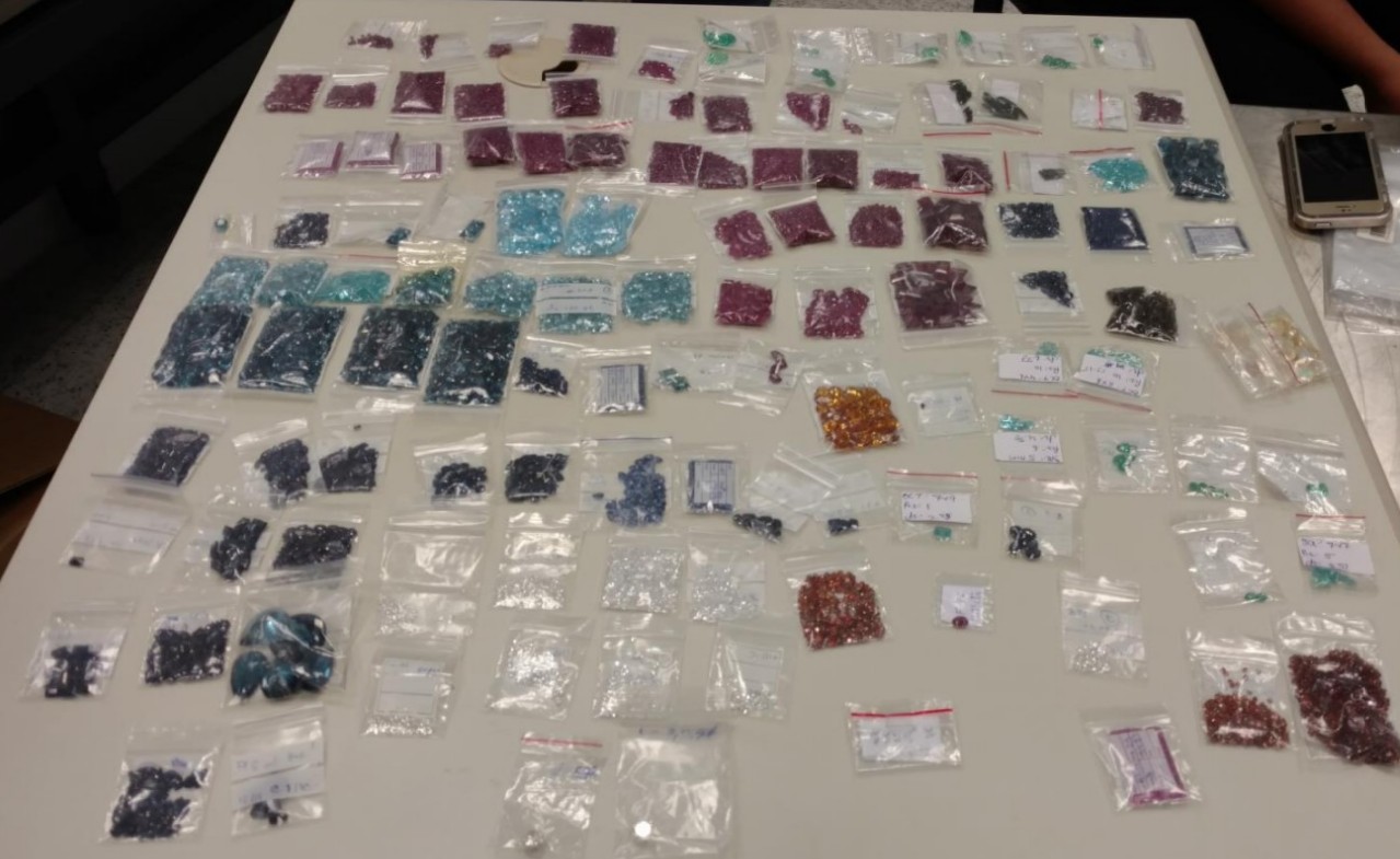 Novo leilão da Receita tem iPhone 15 por R$ 1,3 mil e guitarra por R$ 1 mil; veja como participar