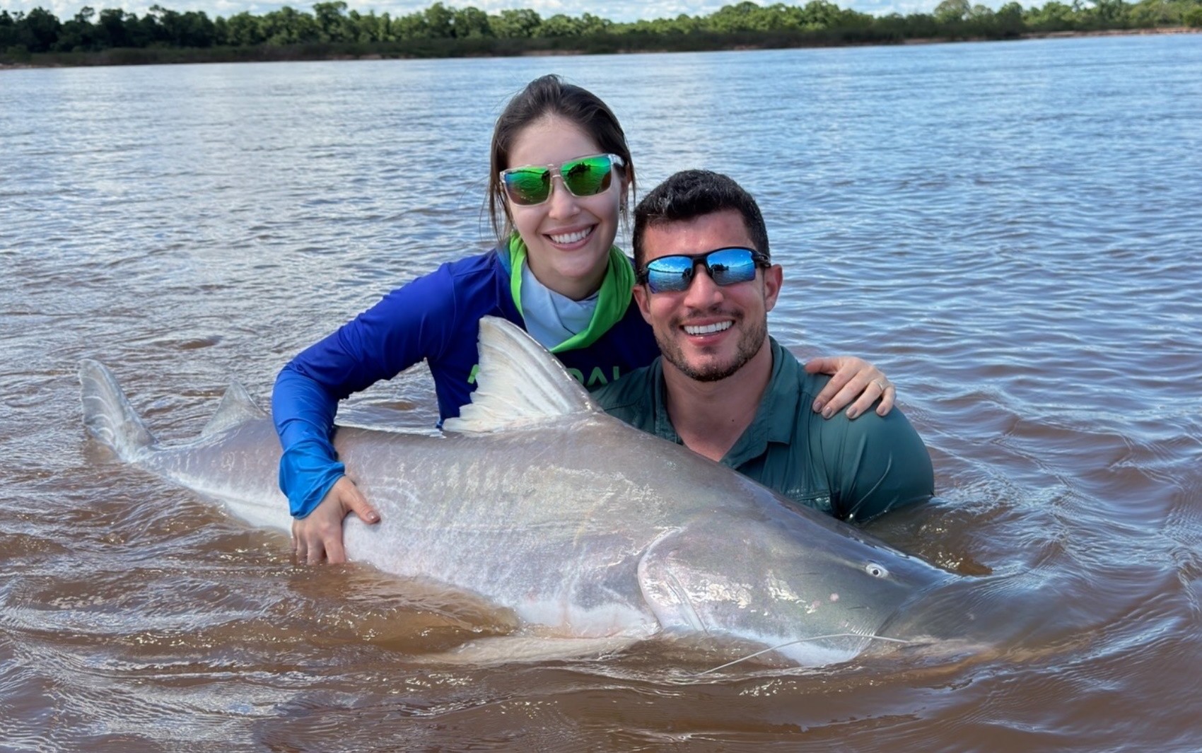 Turistas pescam peixe gigante que não pode ser consumido pela terceira vez: “É um troféu” 