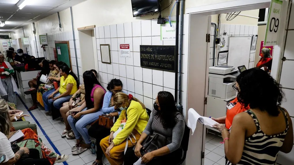 Nova lei em Fortaleza exige presença de funcionárias em exames que deixem mulheres inconscientes