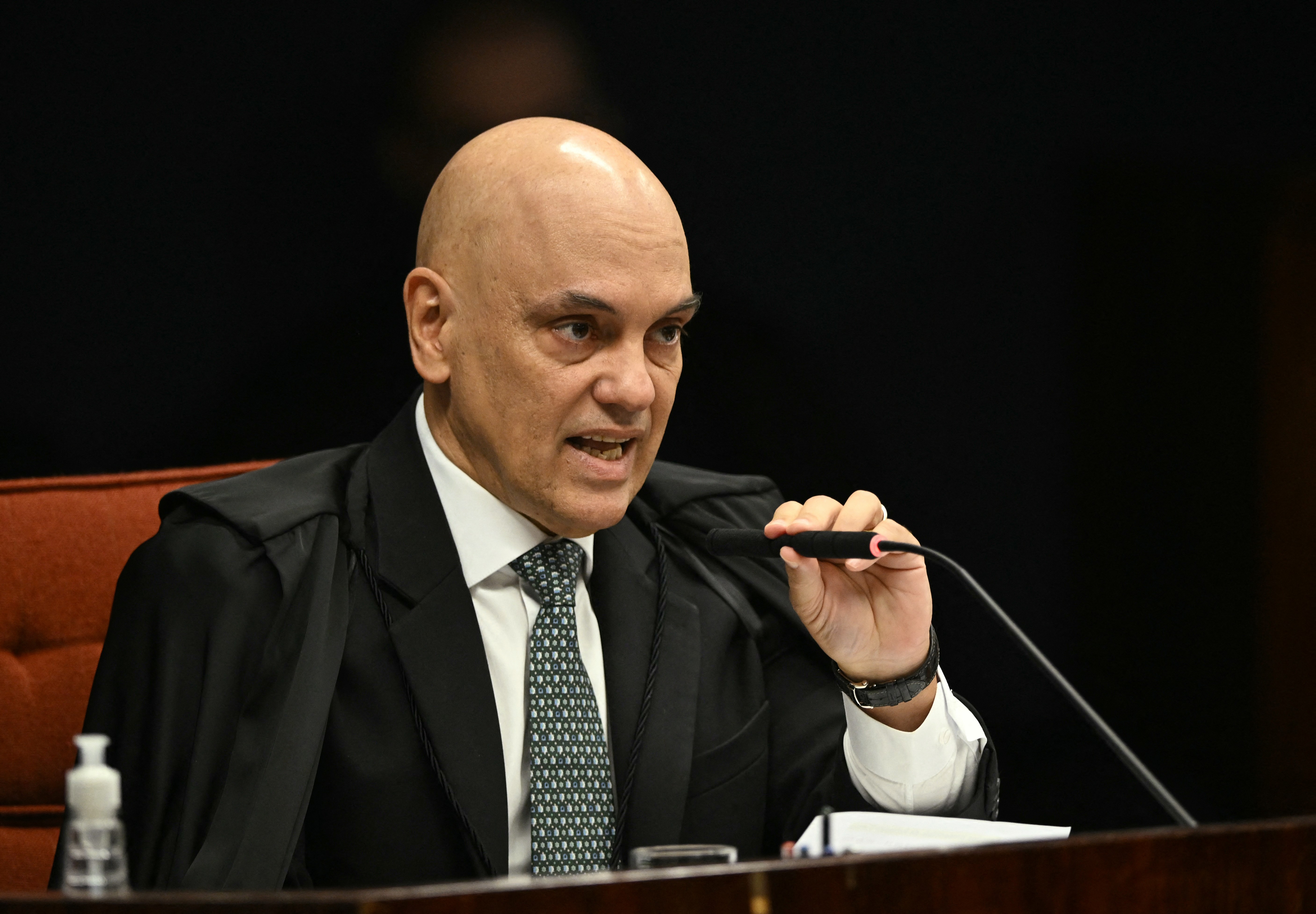 Fala de Moraes teve objetivo de defender STF de ataques externos, avaliam ministros