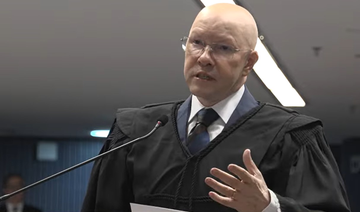 Quem é Demóstenes Torres, advogado de defesa do almirante Almir Garnier